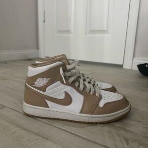 Jordan 1 Mid "Tan Gum"